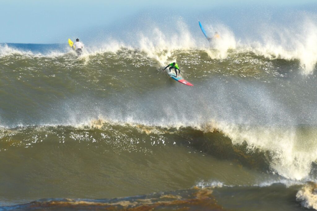CBSurf Big Wave: Praia do Cardoso Pode Receber Maiores Ondas em Anos