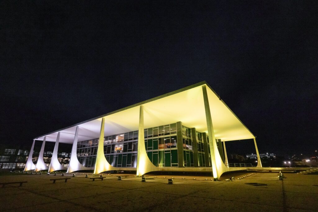 Mudanças no STF: Rejeição de Jorge Messias e Sucessão Política até 2027