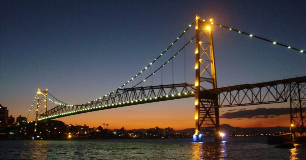 Ponte Hercílio Luz: Interdições Noturnas em Florianópolis para Manutenção