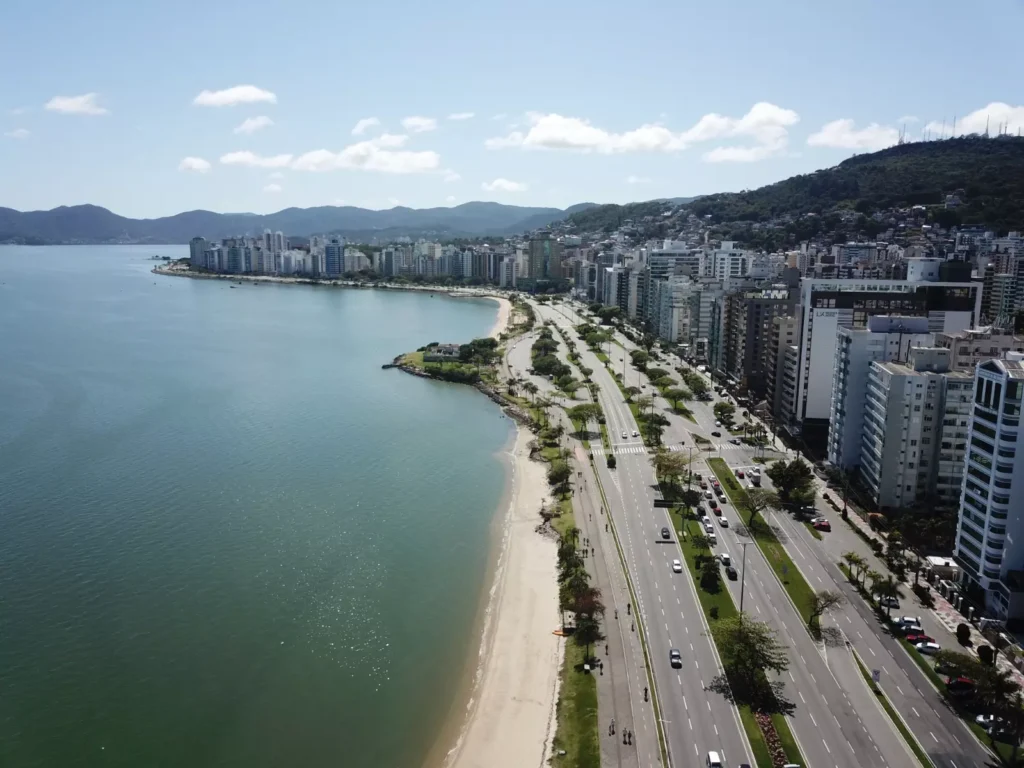 Concurso Público em Florianópolis: 46 Vagas e Salários de até R$ 21 Mil