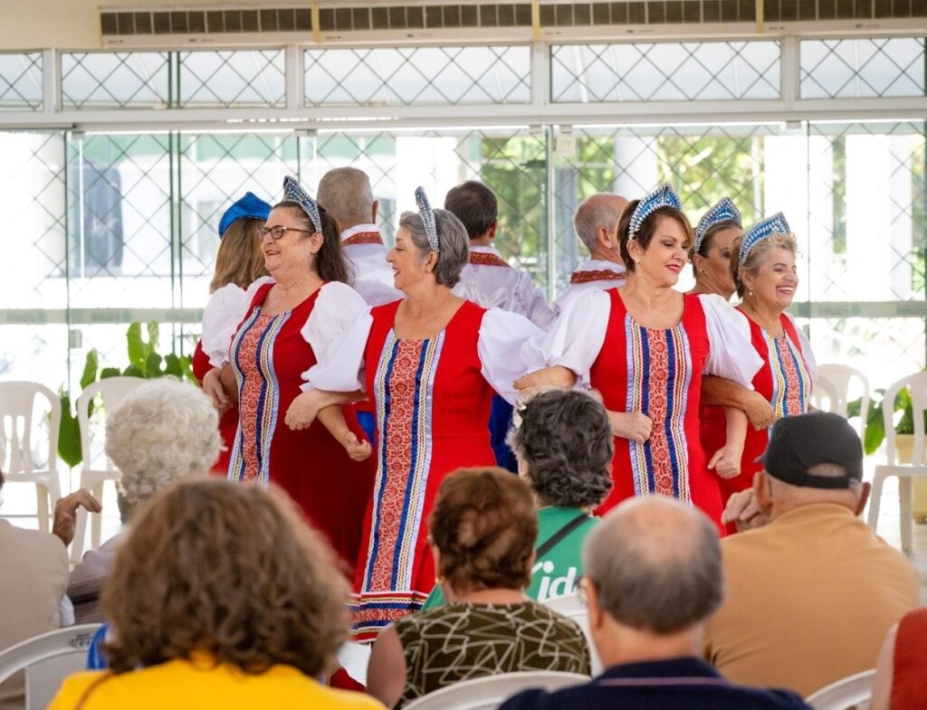 Florianópolis e Palhoça: Apresentações Gratuitas do Projeto Movimento 60+ Revolucionam Dança Sênior