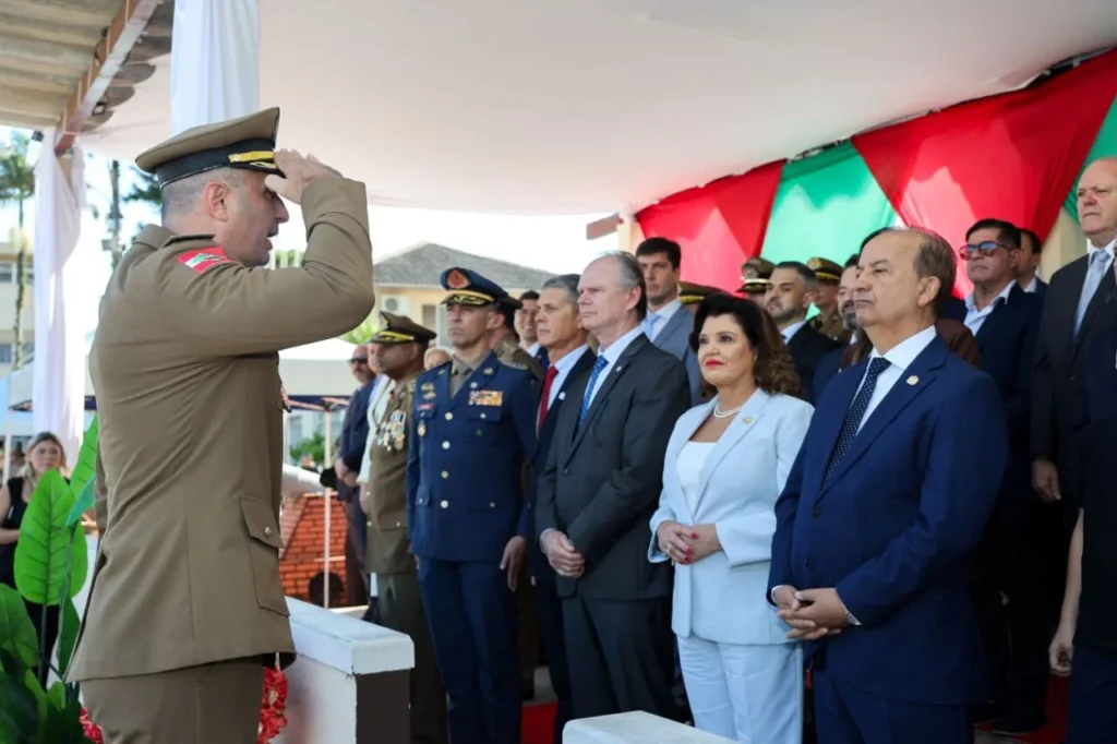 PMSC Comemora 191 Anos com Homenagens e Promoções em Florianópolis