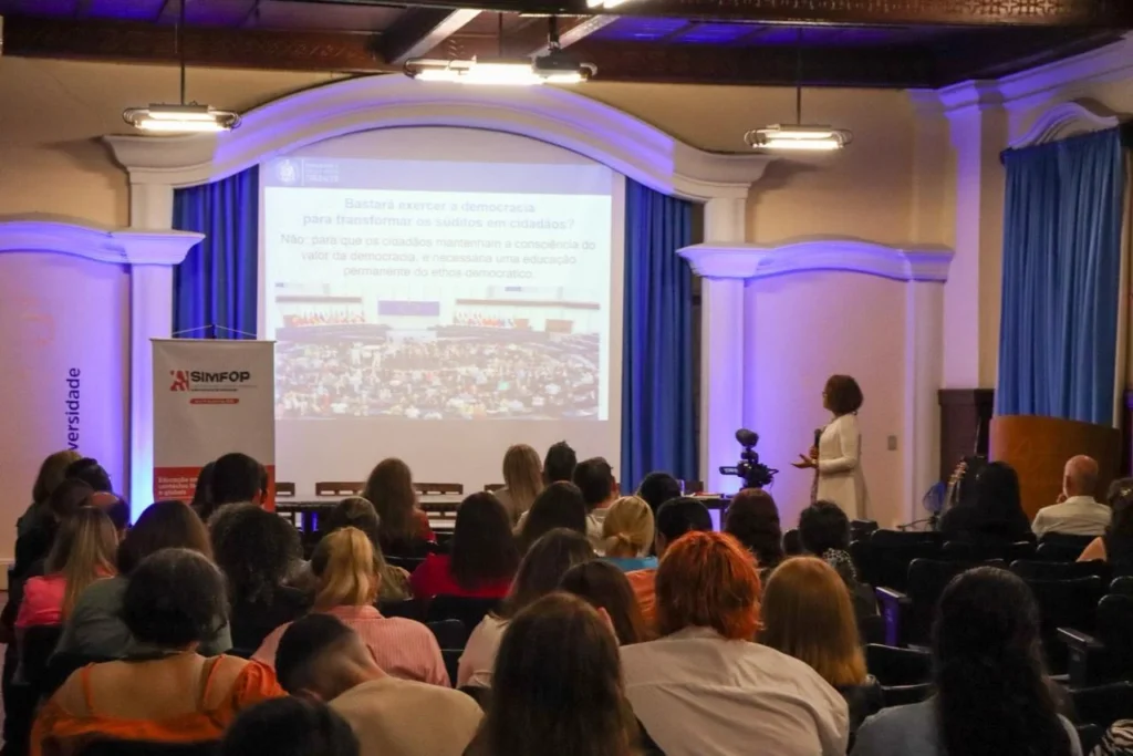 Tubarão Sedia Simpósio Internacional sobre Formação de Professores em 2026