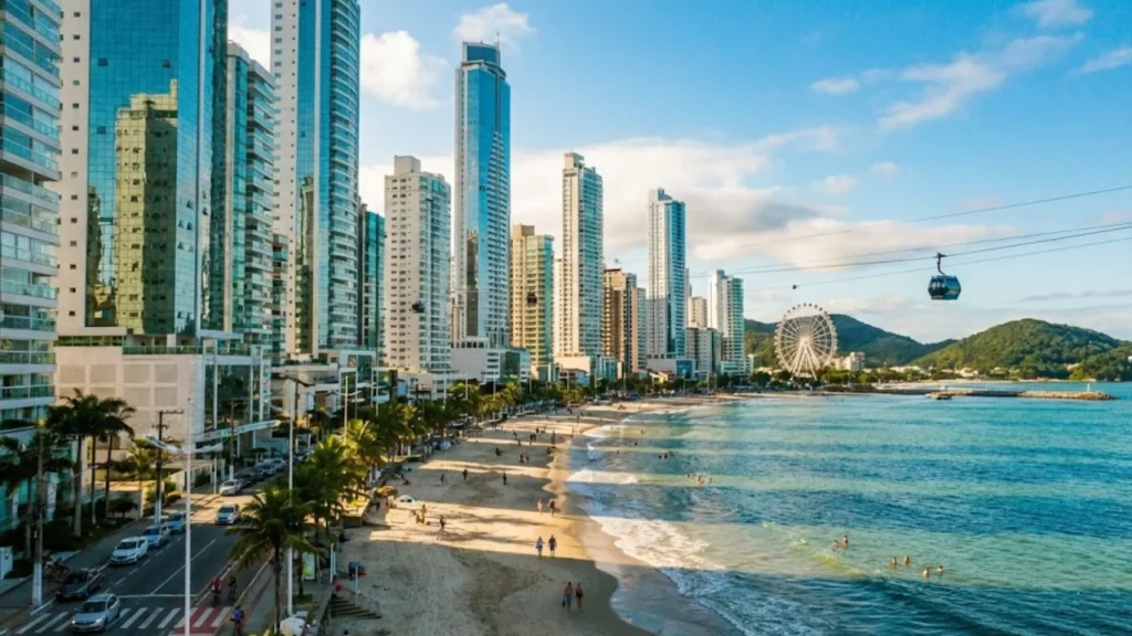 Cresce 29% a busca por moradia em Balneário Camboriú, cidade que atrai até 2 milhões de visitantes