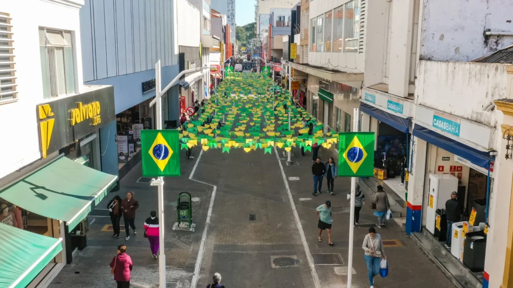 Centro de Jundiaí se veste de verde e amarelo e aquece torcida para a Copa