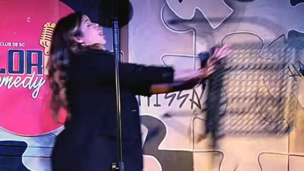 Quem é Fernanda Arantes, a comediante que sofreu agressão em Florianópolis Quem é Fernanda Arantes, a comediante que sofreu agressão em Florianópolis