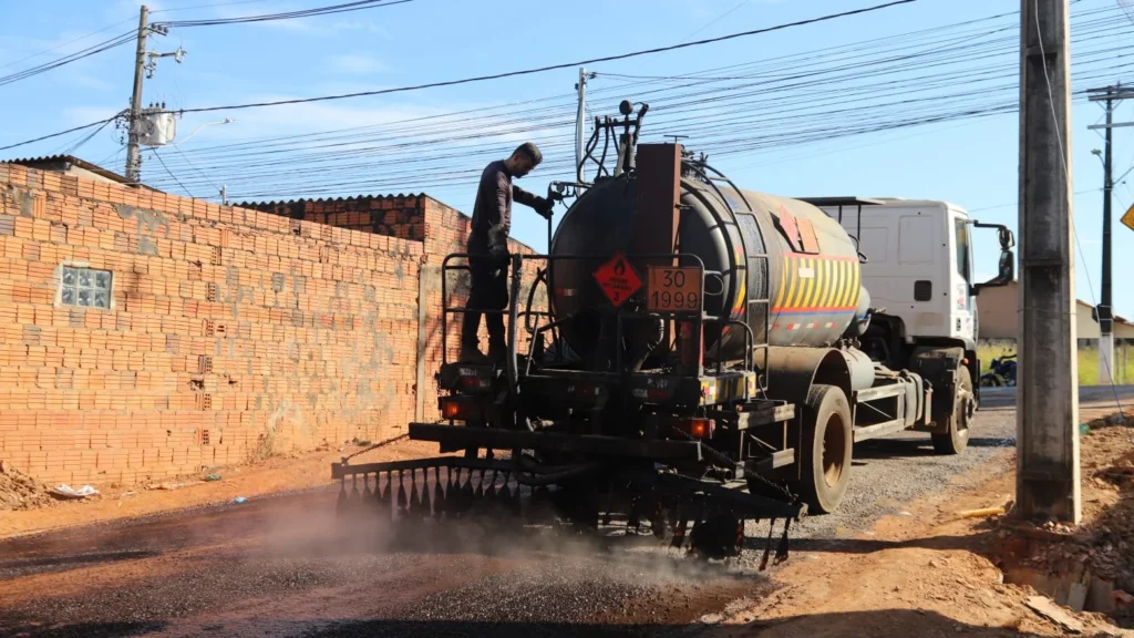 Rua São José em Rio Branco ganha pavimentação inovadora que aumenta a durabilidade da via
