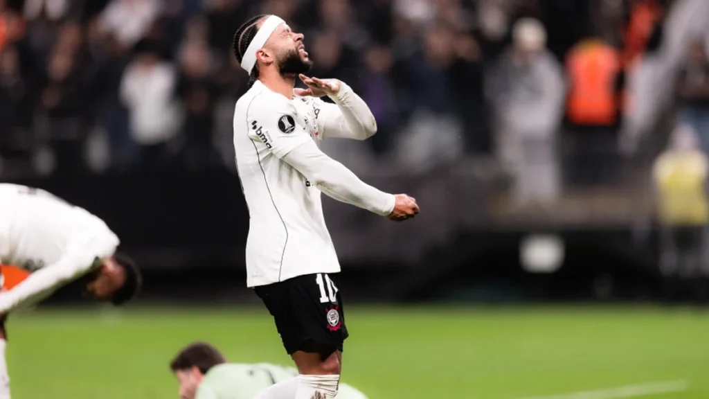 Marcelo Paz revela prazo para decisão sobre permanência de Memphis Depay no Corinthians